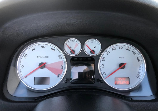 Peugeot 307 CC cena 8900 przebieg: 225250, rok produkcji 2004 z Leśnica małe 172